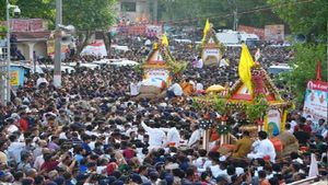 અમદાવાદની રથયાત્રામાં વરસાદના અમી છાંટણા, ઉમટ્યુ ભક્તોનુ ઘોડાપુર