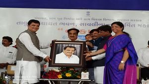 ભાજપ અધ્યક્ષ સી.આર.પાટીલે વડોદરા તાલુકા પચાયત ભવનનું કર્યુ લોકાર્પણ