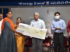 વલસાડમાં કેશ ક્રેડિટ કેમ્પ યોજાયો, 739 સ્વસહાય જુથોને 8.91 કરોડની કરાઇ ચુકવણી કરાઈ!