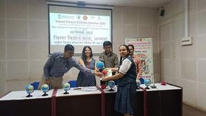 વલસાડના ધરમપુર ખાતે રાષ્ટ્રીય વિજ્ઞાન પરિસંવાદ યોજાયો!