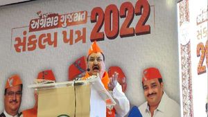 જે પી નડ્ડાએ જાહેર કર્યો ભાજપનો ચૂંટણી ઢંઢેરો, કહ્યુ - ગુજરાતને 1 ટ્રિલિયન ડૉલરની ઈકોનૉમી બનાવીશુ