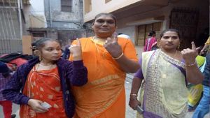 Gujarat Election: વડોદરામાં કિન્નરોએ મતદાન કરી કહ્યુ - હકથી અને વટથી મત આપો
