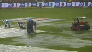 IPL Final : અડધા મેચ વચ્ચે વરસાદની એન્ટ્રી, જાણો કોનું પલ્લુ ભારે?