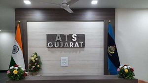 Gujarati News : અમદાવાદમાંથી ઝડપાયા 18 બાંગ્લાદેશી નાગરિક, રથયાત્રા પહેલા પોલીસને મળી સફળતા
