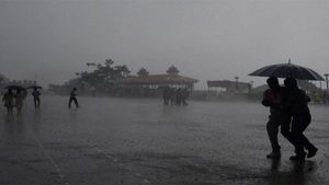 Gujarat Weather: અમદાવાદ સહિત રાજ્યના આ જિલ્લાઓમાં આજે વરસાદ, 17 જુલાઈથી ભારે વરસાદની આગાહી