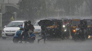 Gujarat Weather: અમદાવાદ સહિત રાજ્યમાં આ જગ્યાએ આગામી 3 દિવસ પડશે વરસાદ