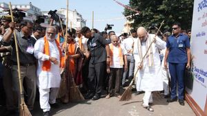 અમિત શાહ અમદાવાદના રાણીપ ખાતે મહાશ્રમદાન પ્રવૃત્તિમાં જોડાયા