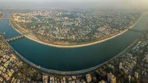 Ahmedabad: દારૂડિયા પતિથી કંટાળી પત્નીએ અમદાવાદના રિવરફ્રન્ટમાં ઝંપલાવ્યું, આ રીતે થયો બચાવ