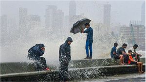 Gujarat Rain: વીજળી પડવાથી મૃત પામેલા લોકોને ગુજરાત સરકાર આપશે આર્થિક મદદ