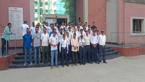 Surat: ટ્રાફિક બ્રિગેડના જવાનોને સેવા નિવૃત કરવા અયોગ્ય, કોંગ્રેસ લીગલ સેલ દાખલ કરશે PIL