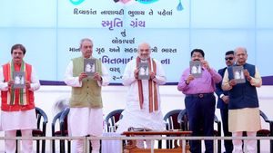 મોદી સરકારમાં યોગ્ય વ્યક્તિઓને પદ્મ પુરસ્કાર આપવાની શરૂઆત - અમિત શાહ