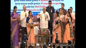 વોકલ ફૉર લોકલ: ગુજરાતના સીએમ ભૂપેન્દ્ર પટેલે સૂકા નાસ્તાની બ્રાન્ડ “રેવા” ના લોગોનું અનાવરણ કર્યું
