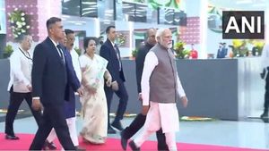 1.5 લાખથી વધુ લોકોને મળશે નોકરી, PM મોદીએ કર્યું સુરત ડાયમંડ બુર્સનું ઉદ્ઘાટન