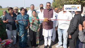 જામનગર: કેબિનેટ મંત્રી રાઘવજીભાઈ પટેલે સીસી રોડનું લોકાર્પણ કર્યું