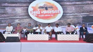 Surat: સુરત શહેરમાં ત્રણ સ્થળોએ સૂર્ય નમસ્કાર સ્પર્ધાનું આયોજન કરાયું