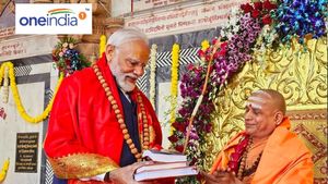 ભગવાન શ્રી દ્વારકાધીશ સમક્ષ શીશ નમાવતા વડાપ્રધાન નરેન્દ્ર મોદી