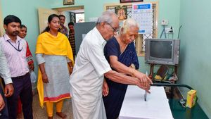 Lok Sabha Election 2024 : સુરતમાં 371 શતાયુ મતદારો લોકસભા ચૂંટણી માટે પોતાનો મત આપશે