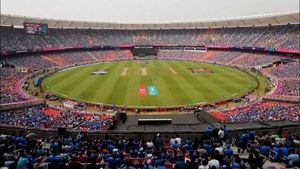 DC vs GT, Pitch Weather Report: આજની IPLમાં બેટ્સ કે બોલર, કોણ પડશે ભારે? જાણો પિચ અને વેધર રિપોર્ટ