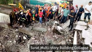 Surat Building Collapse: સુરત બિલ્ડિંગ દુર્ઘટનામાં 7 લોકોના મોત, જાણો 5 મોટી અપડેટ