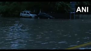 Ahmedabad Weather: અમદાવાદમાં આખી રાતમાં 6 ઈંચ વરસાદ ખાબક્યો, અનેક વિસ્તારો જળબંબાકાર, ભારે વરસાદની આગાહી