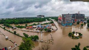 Vadodara : વડોદરામાં વિશ્વામિત્રી ગાંડીતૂર, ઘરોમાં પાણી ઘુસ્યા