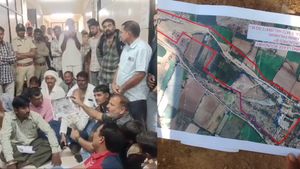 Agriculture News : ભાણવડના પાછતરડીમાં કંપનીએ જમીન પર કબ્જો કરતા ખેડૂત ઉપવાસ પર, પાલ આંબલિયાએ મુલાકાત લીધી