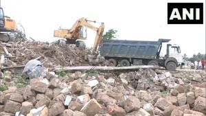 Dwarka demolition : દ્વારકા જિલ્લામાં ફરી મેગા ડિમોલિશનની તૈયારી, 106 ગેરકાયદે ધાર્મિક દબાણો દુર કરાશે