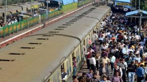 Holi Special Trains 2025: સૂરતથી બિહાર અને યૂપીની ચાલશે સ્પેશ્યિલ ટ્રેનો, જાણો ટાઈમિંગ અને પૂરી લિસ્ટ