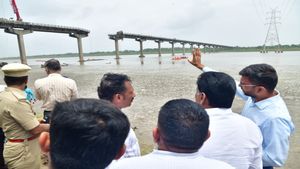 વડોદરાઃ ઋષિકેશ પટેલે દુર્ઘટનાગ્રસ્ત બ્રિજનું નિરીક્ષણ કર્યું