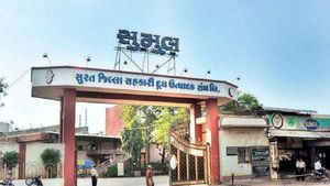 Sumul Dairy : સુમુલ ડેરીના સંચાલનની જવાબદારી કસ્ટોડિયનને સોંપાઈ, જાણો કેમ?