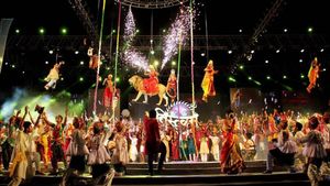 Navratri 2025 : નવરાત્રિમાં SG હાઈવે પર  હેવી વ્હીકલ્સને એન્ટ્રી નહીં, આટલા વાગ્યા પછી ખુલશે રોડ