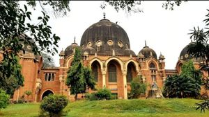 Vadodara : વડોદરા MS યુનિવર્સિટીમાં ક્લાસરૂમમાં અશ્વિલ હરકત કેમેરામાં કેદ થતા હંગામો