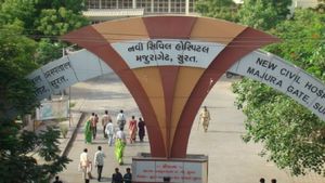સુરતની નવી સિવિલ હોસ્પિટલમાં રેસિડેન્ટ ડૉક્ટરો હડતાળ પર, જાણો કેમ?