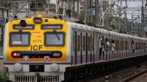 મુંબઈ લોકલ: 19 ફેબ્રુઆરીથી 12 નવી AC અને 3 નોન-AC ટ્રેનો શરૂ થશે; જાણો રૂટ અને સમય