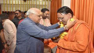 મુખ્યમંત્રી ભૂપેન્દ્ર પટેલ મહાશિવરાત્રીના પર્વે સ્વયંભૂ ભવનાથ મહાદેવના શ્રદ્ધાભાવ સાથે પૂજા અર્ચના કરી 