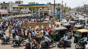 ગુજરાતમાં બીજા દિવસે પણ પેટ્રોલ-ડીઝલને લઈને હંગામો યથાવત, લાંબી લાઈનો લાગી