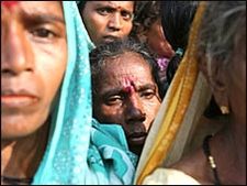 क्या राजनीति से दूर रहे महिलाएँ?