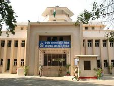 तिहाड़ जेल में क्या कर रहा है छुपा रुस्तम