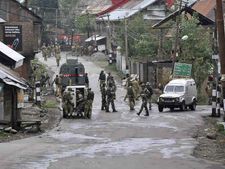 कश्मीरी सियासत पर चढ़ रहा अलगाव का रंग