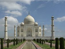 पर्यटन सत्र शुरू, लेकिन आगरा के होटल मायूस