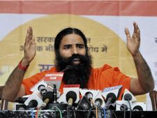 आम आदमी पार्टी, कांग्रेस के साथ गठबंधन करे: रामदेव 