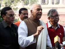 अपमान पर भड़के यशवंत सिंहा कहा, अमेरिकियों के समलैंगिक साथियों को गिरफ्तार करो 
