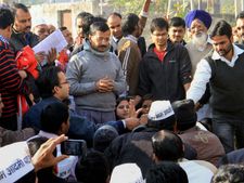 आम जनता को 'आप' ने दिया पहला झटका, केजरीवाल ने दिए ऑटो किराए में वृद्धि के संकेत