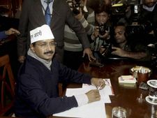वादों को पूरा करने के लिए केजरीवाल ने मांगा 10 दिन का वक्त