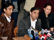 केजरीवाल की सरकार में क्या कर रहे हैं कुमार विश्वास?