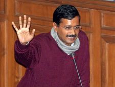 चली केजरीवाल की झाडू, दिल्‍ली जल बोर्ड के 3 अधिकारी सस्‍पेंड, 800 के तबादले