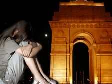 महिला सुरक्षा पर भी ध्‍यान दें केजरीवाल- पार्किंग में नाबालिग से गैंगरेप