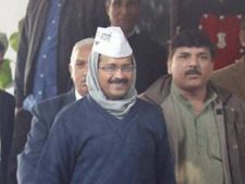 'आप' का असर राजनीति में फैला सादगी का संक्रमण 