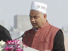 सेक्स रैकेट पर छापेमारी करने पहुंचे 'आप' के कानून मंत्री, पुलिस से हुई झड़प