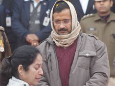 आम से खास हुए 'आप' के केजरीवाल, VIP गैलरी से देखा गणतंत्र दिवस परेड